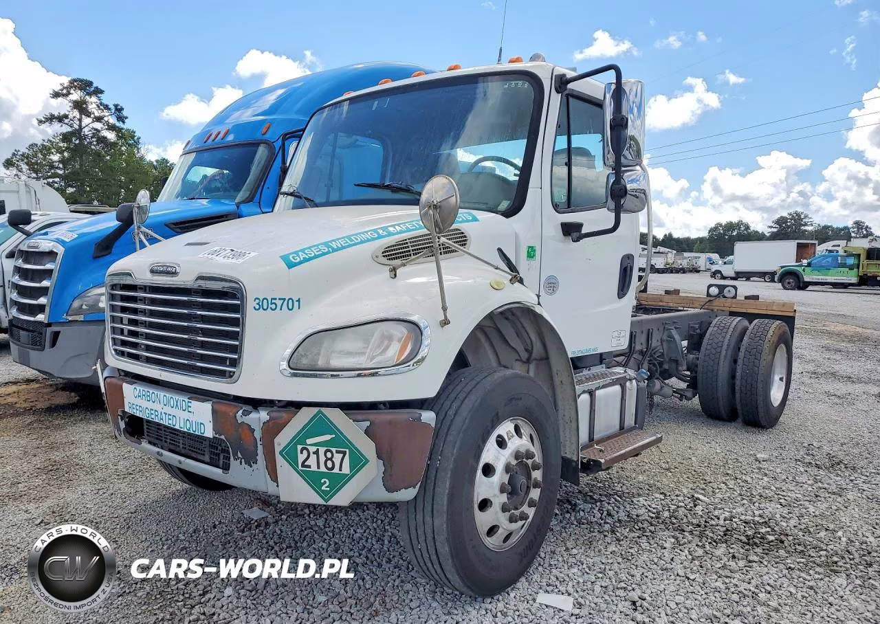 2016 Freightliner M2 106 Med - Box Truck
