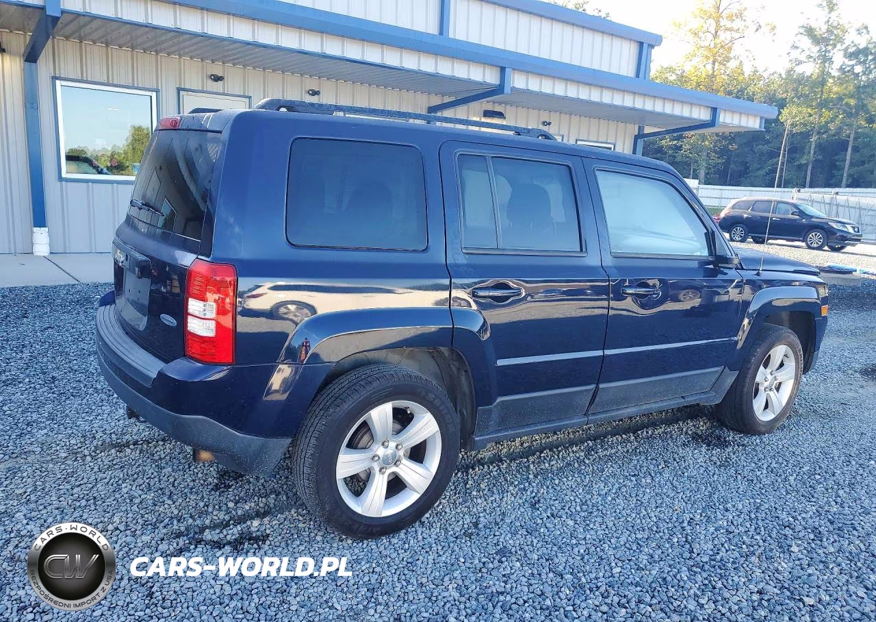 2015 Jeep Patriot Latitude VIN:1C4NJPFB0FD343834 - 3
