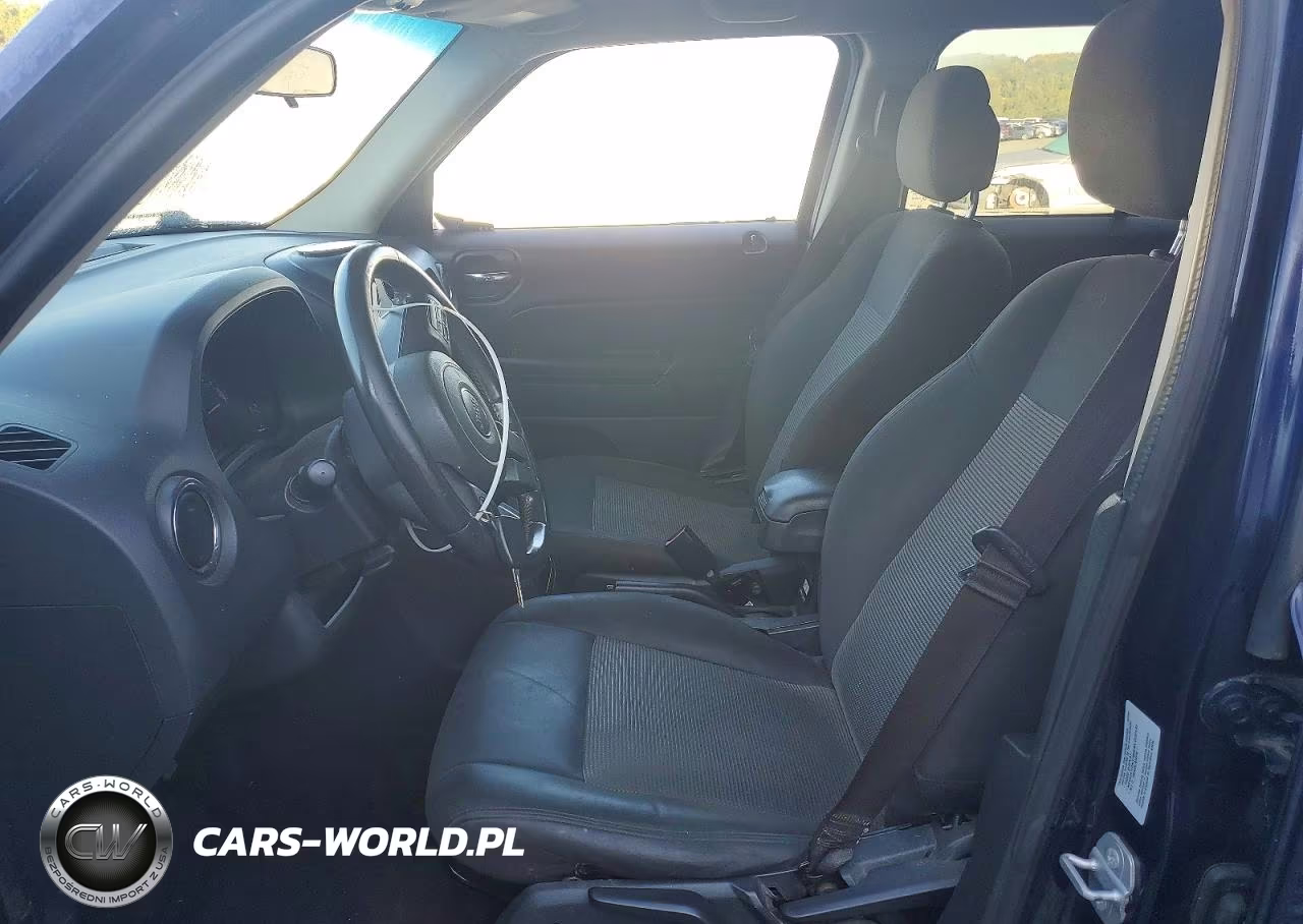 2015 Jeep Patriot Latitude VIN:1C4NJPFB0FD343834 - 7