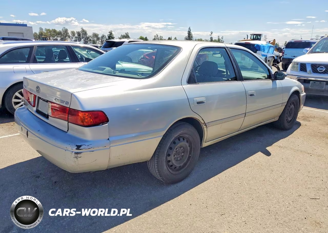 2001 Toyota Camry Le VIN:JT2BG22K010604656 - 3