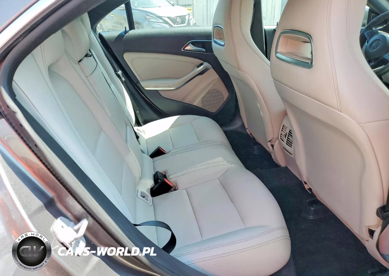2018 Mercedes-Benz Cla 250 VIN:WDDSJ4EB2JN584614 - 10