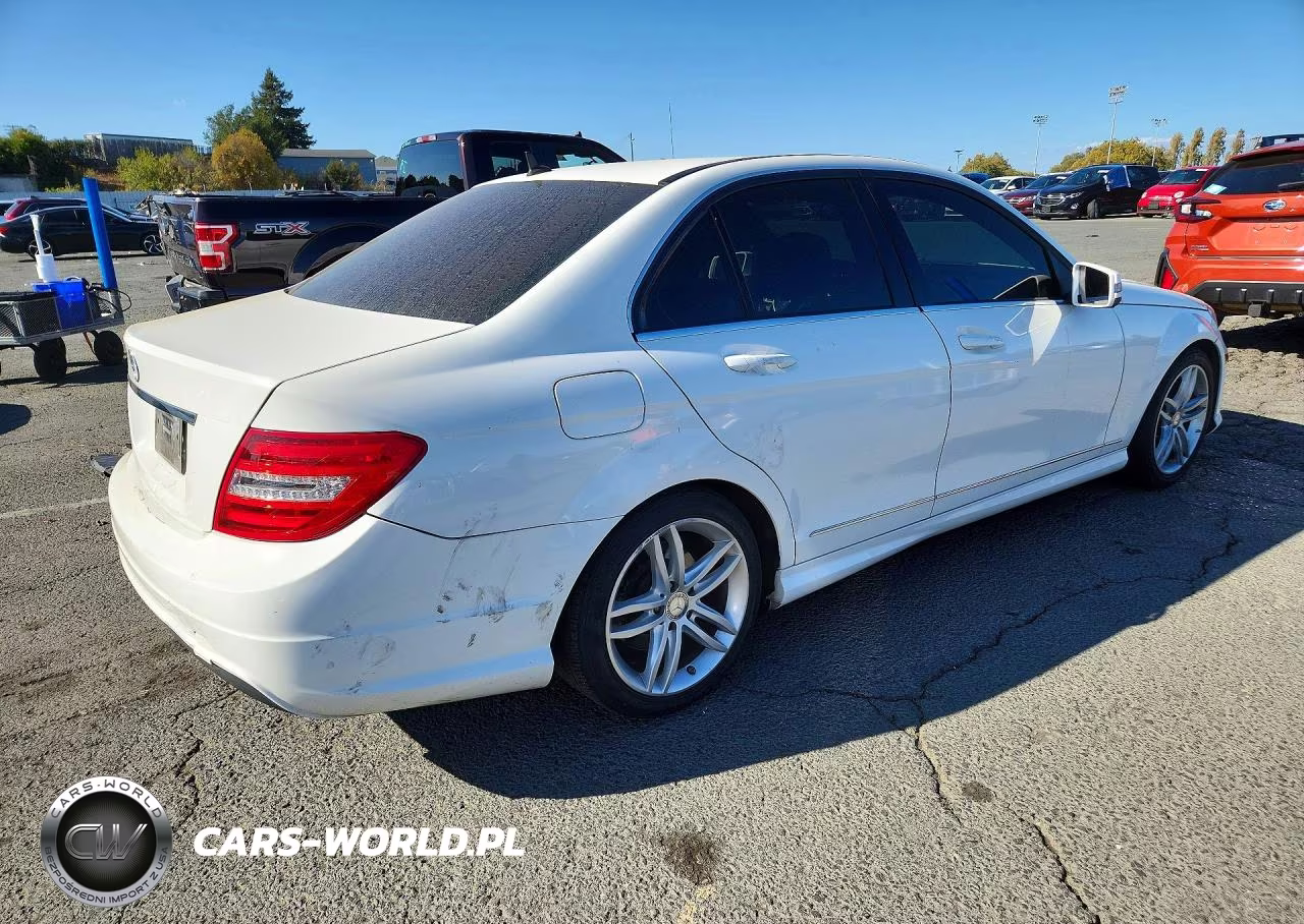 2013 Mercedes-Benz C 250 VIN:WDDGF4HB5DA747481 - 3
