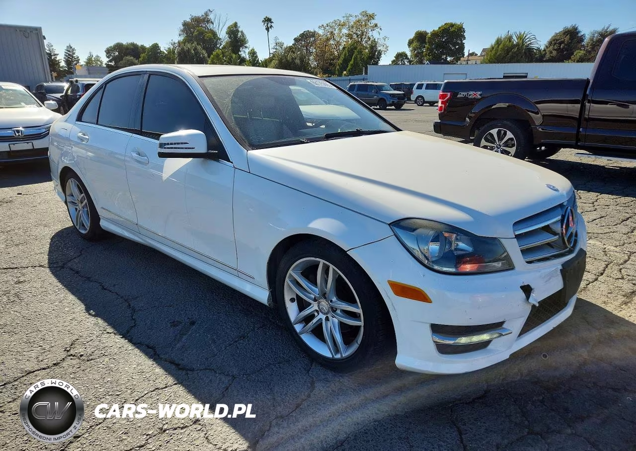 2013 Mercedes-Benz C 250 VIN:WDDGF4HB5DA747481 - 4