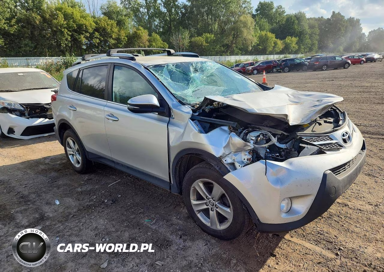 2015 Toyota Rav4 Xle VIN:2T3RFREV6FW324475 - 4