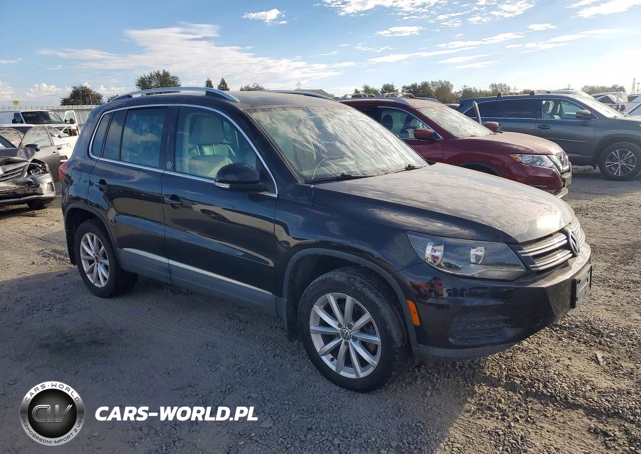 2017 Volkswagen Tiguan Wolfsburg VIN:WVGSV7AX0HK016693 - 4