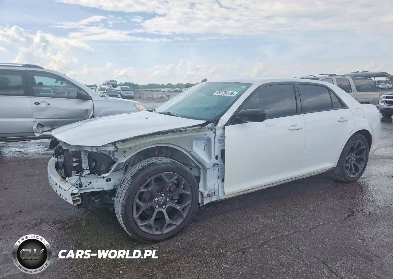2019 Chrysler 300 Touring VIN:2C3CCAAG6KH612129 - 1