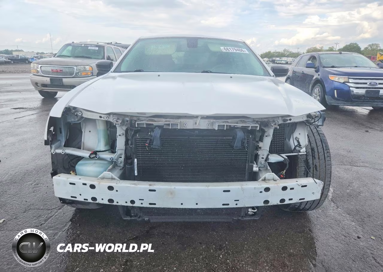 2019 Chrysler 300 Touring VIN:2C3CCAAG6KH612129 - 5