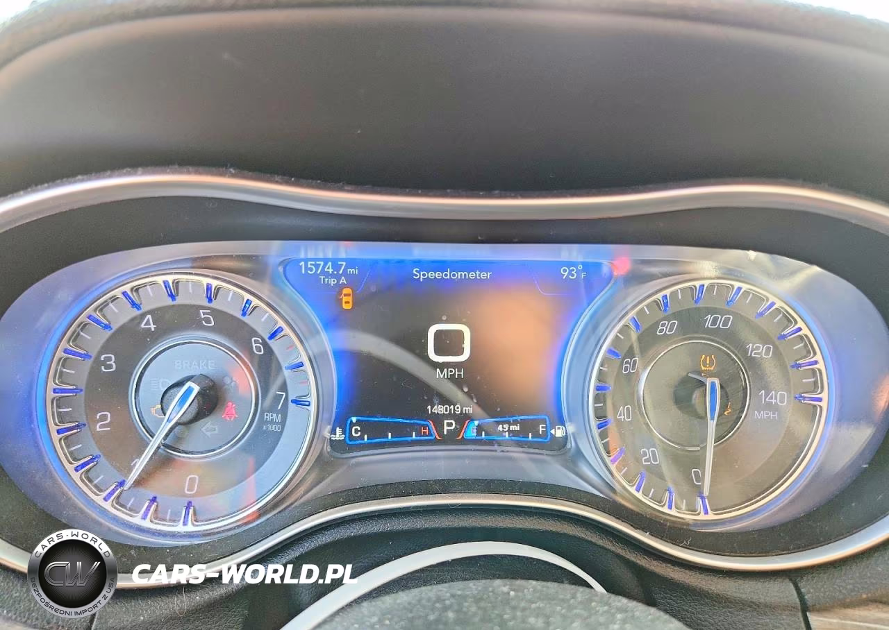 2019 Chrysler 300 Touring VIN:2C3CCAAG6KH612129 - 9