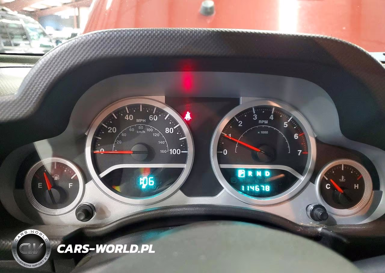 2008 Jeep Wrangler Sahara VIN:1J4FA541X8L512781 - 9
