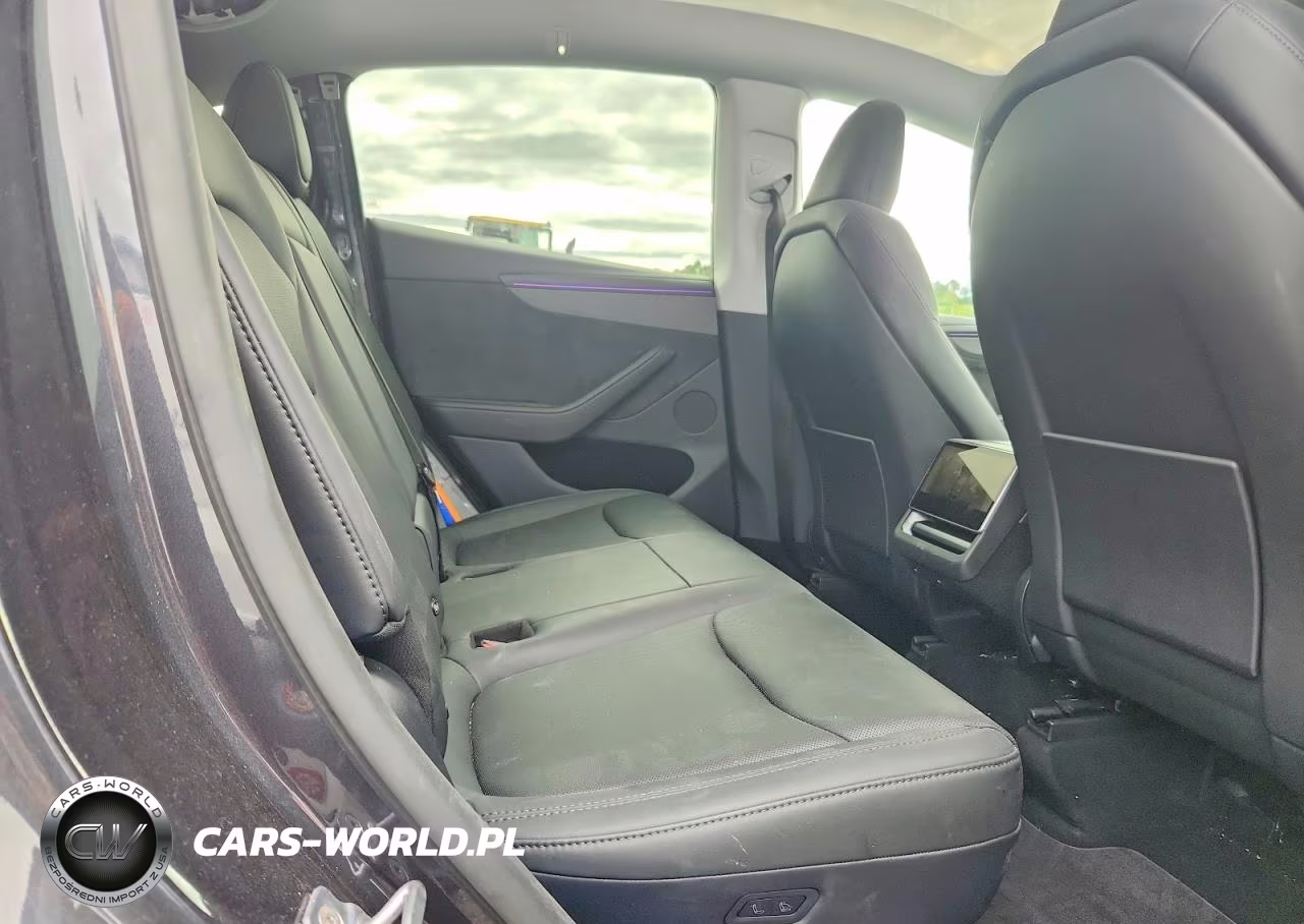 2026 Tesla Model Y VIN:7SAYGDEEXTF364395 - 11