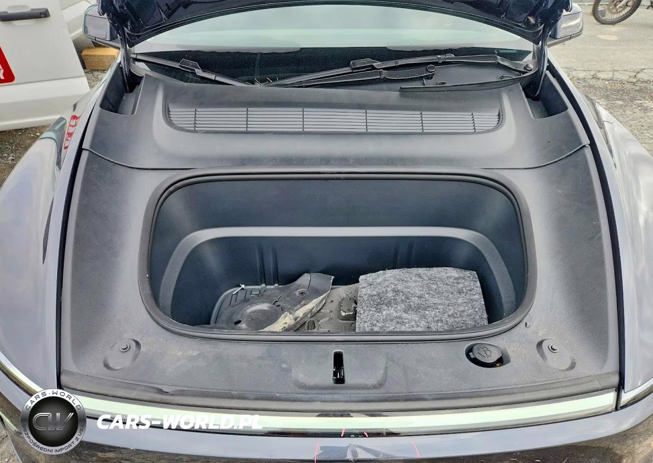 2026 Tesla Model Y VIN:7SAYGDEEXTF364395 - 12