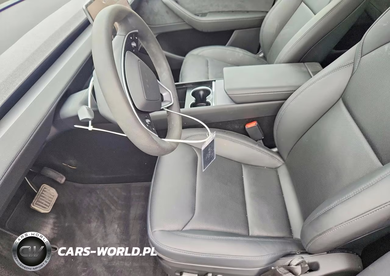 2026 Tesla Model Y VIN:7SAYGDEEXTF364395 - 7