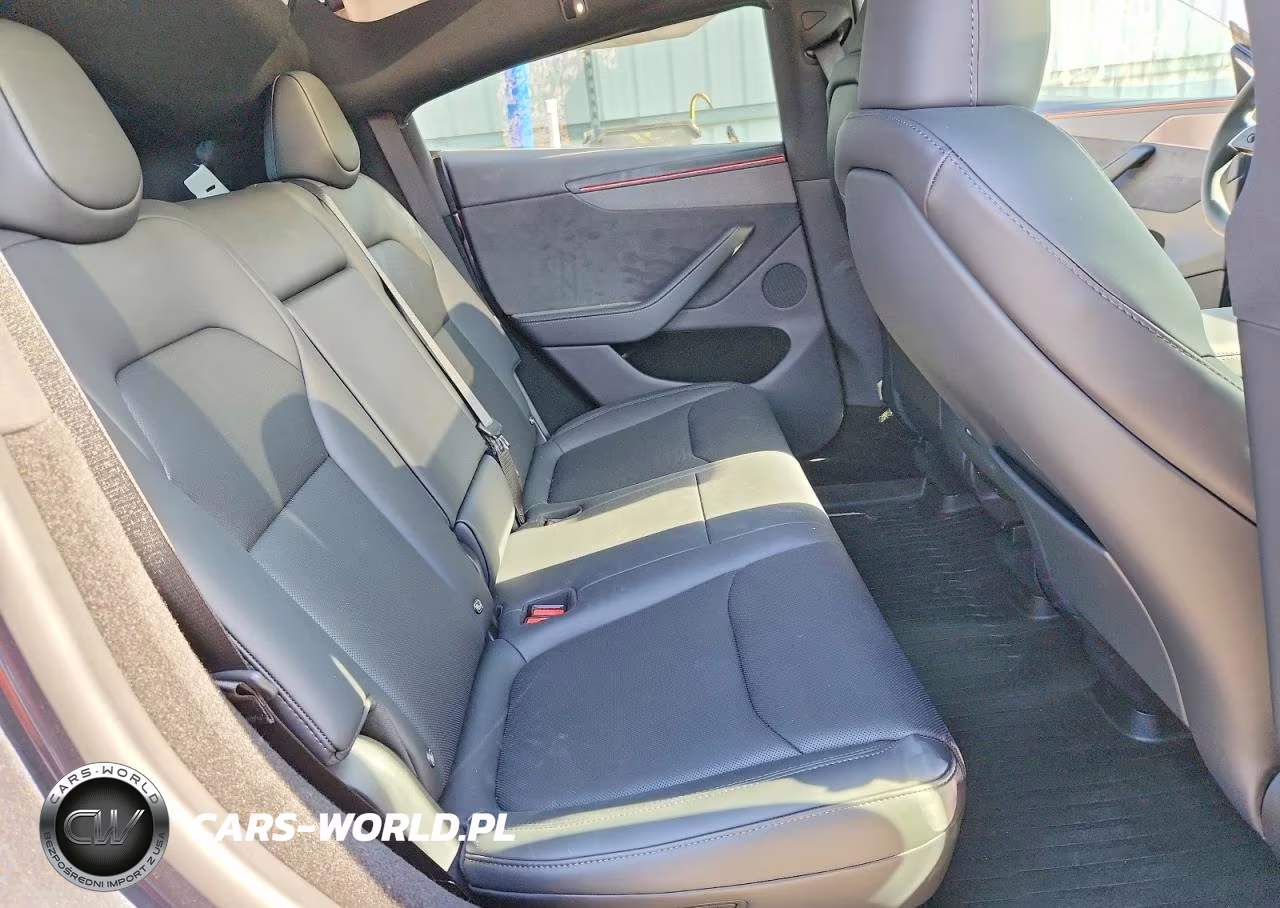 2026 Tesla Model Y VIN:7SAYGDED5TF695926 - 10