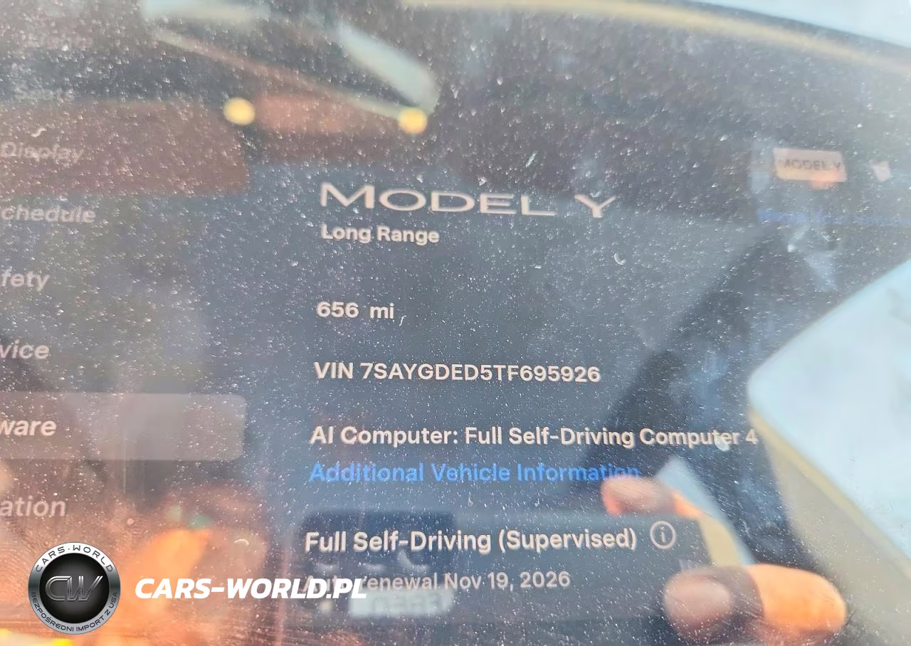 2026 Tesla Model Y VIN:7SAYGDED5TF695926 - 9