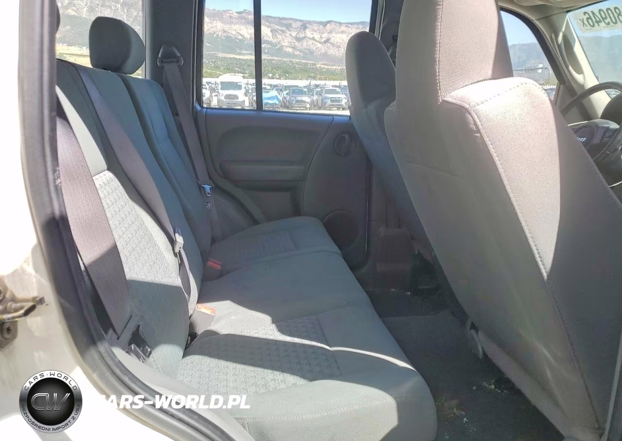 2007 Jeep Liberty Sport VIN:1J8GL48K77W644095 - 10