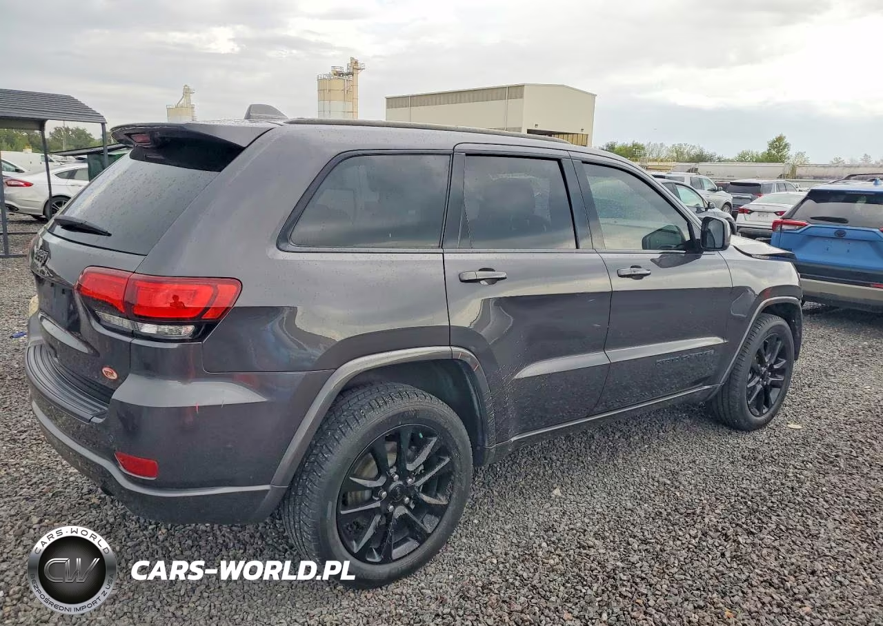 2018 Jeep Grand Cherokee Laredo VIN:1C4RJFAG5JC468485 - 3