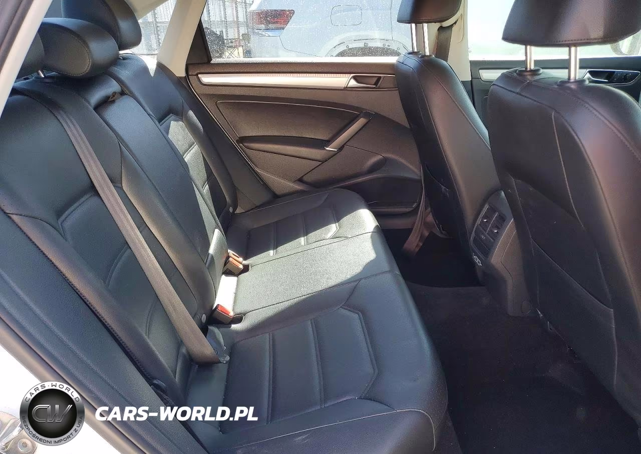 2019 Volkswagen Passat Wolfsburg VIN:1VWLA7A33KC002660 - 10