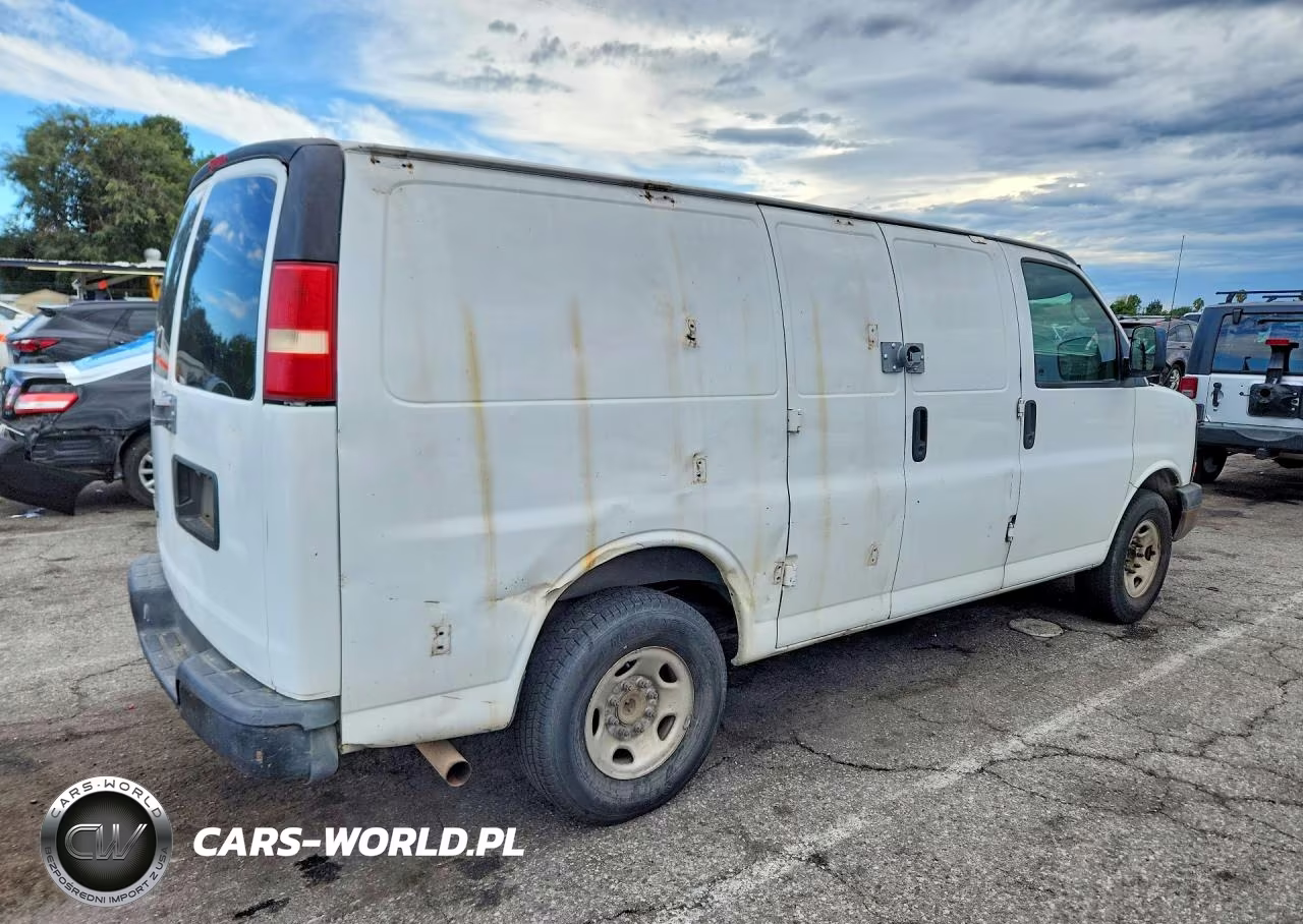 2004 Chev Express VIN:1GCGG25V871100832 - 3