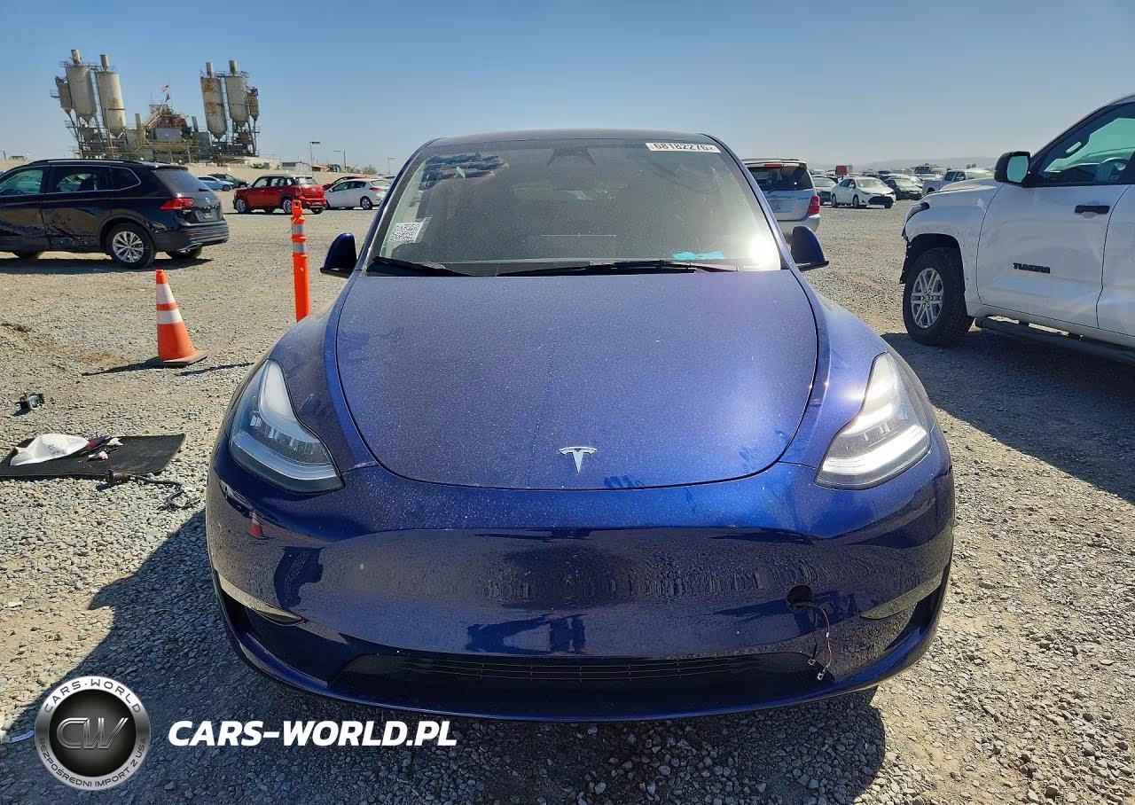 2023 Tesla Model Y VIN:7SAYGDEE3PA086541 - 5