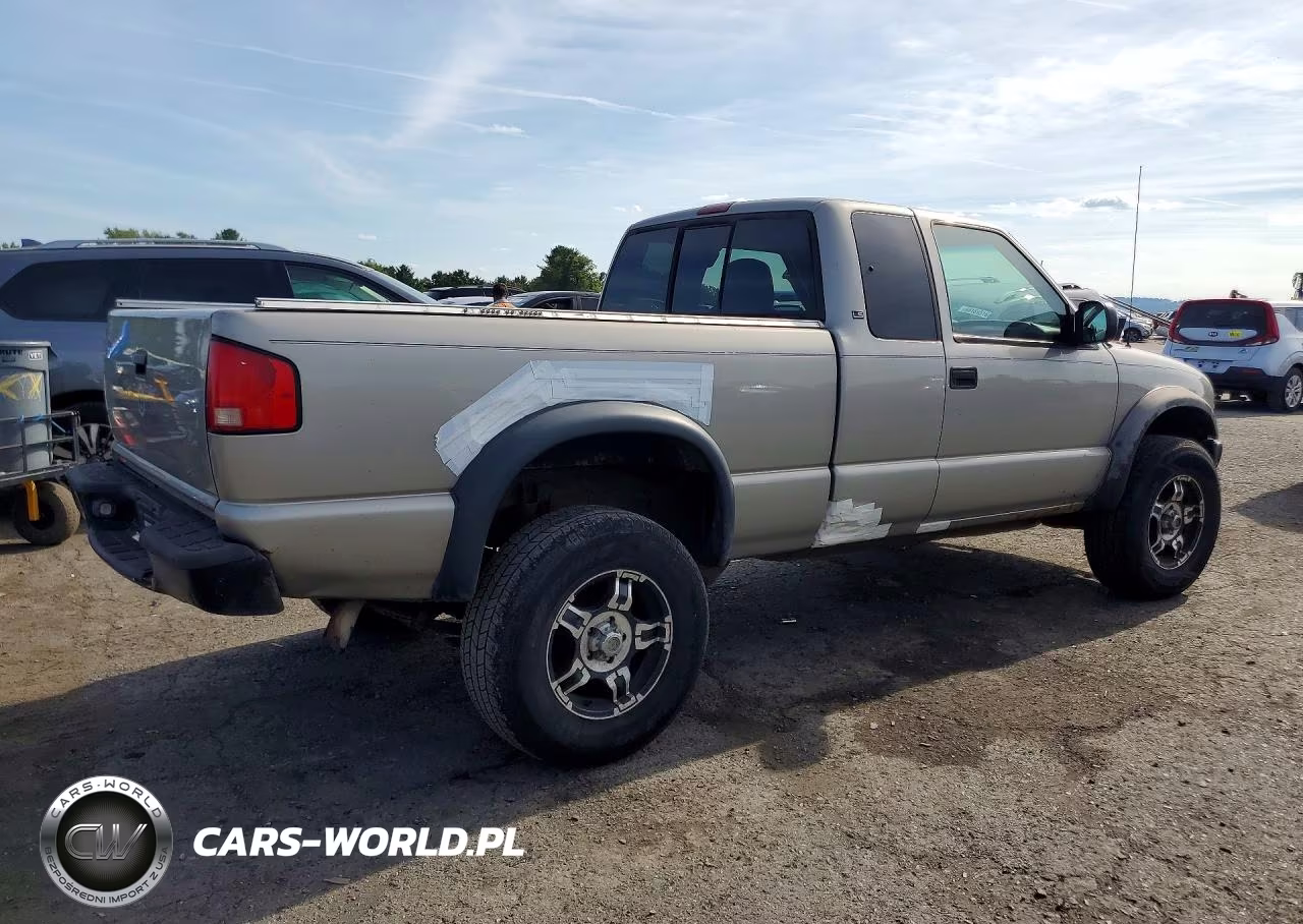 2001 Chevrolet S Truck S10 VIN:1GCCT19W218242163 - 3