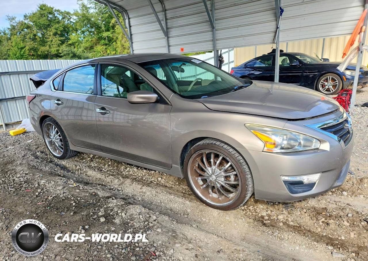 2014 Nissan Altima 2.5 S VIN:1N4AL3AP3EN334256 - 4