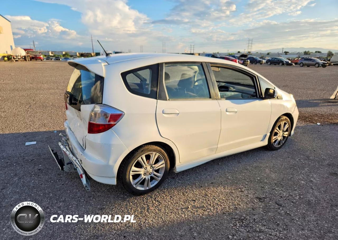 2010 Honda Fit VIN:JHMGE8H49AC027945 - 3