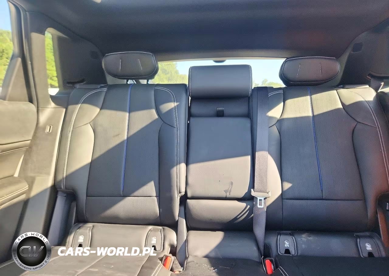2024 Cadillac Lyriq Sport VIN:1GYKPTRKXRZ110115 - 10