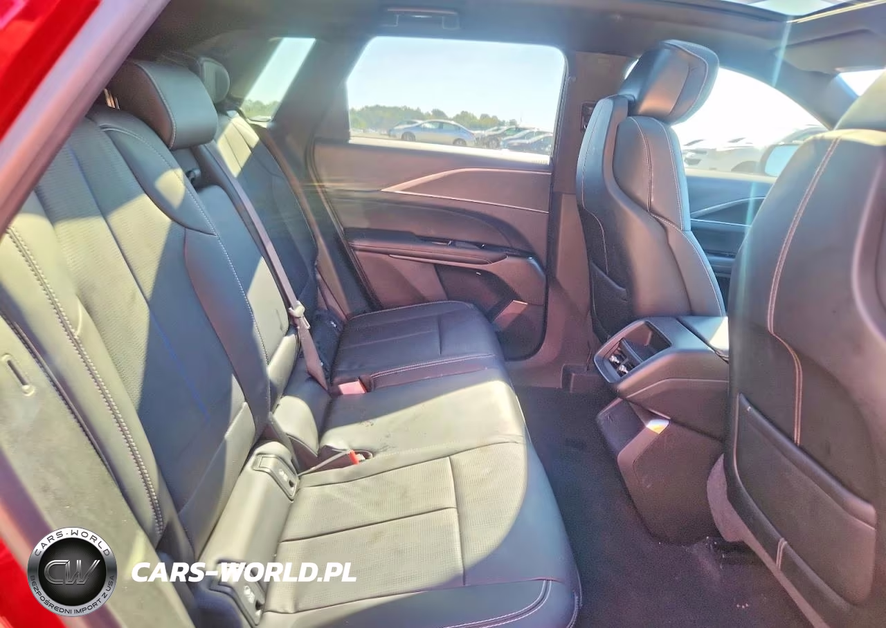 2024 Cadillac Lyriq Sport VIN:1GYKPTRKXRZ110115 - 11