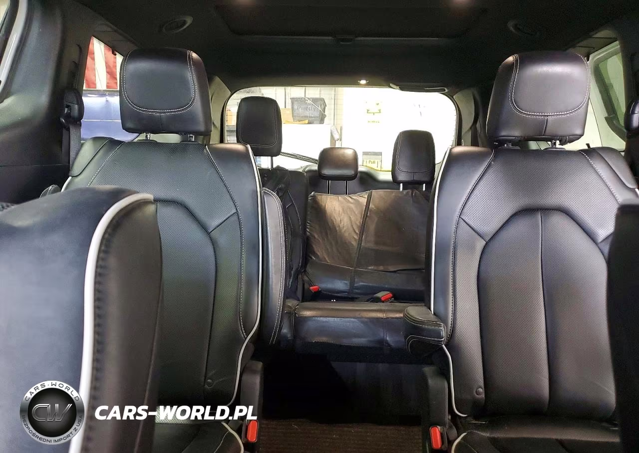 2019 Chrysler Pacifica Limited VIN:2C4RC1GG5KR657599 - 10