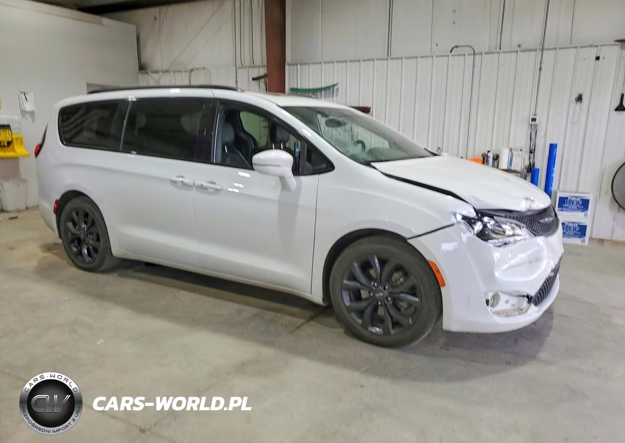2019 Chrysler Pacifica Limited VIN:2C4RC1GG5KR657599 - 4