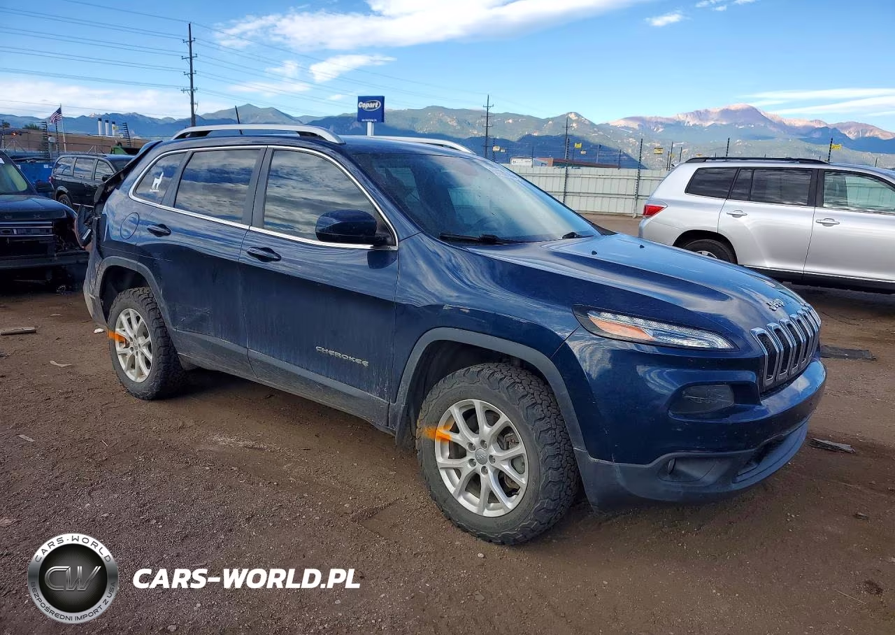 2018 Jeep Cherokee Latitude Plus VIN:1C4PJMLX7JD536076 - 4