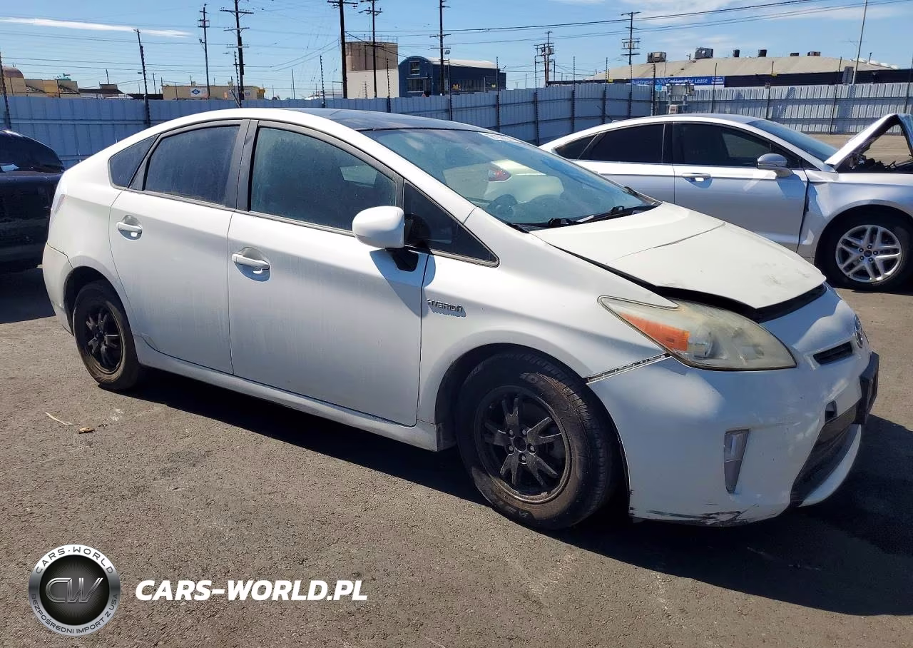 2015 Toyota Prius Four VIN:JTDKN3DU3F1874824 - 4
