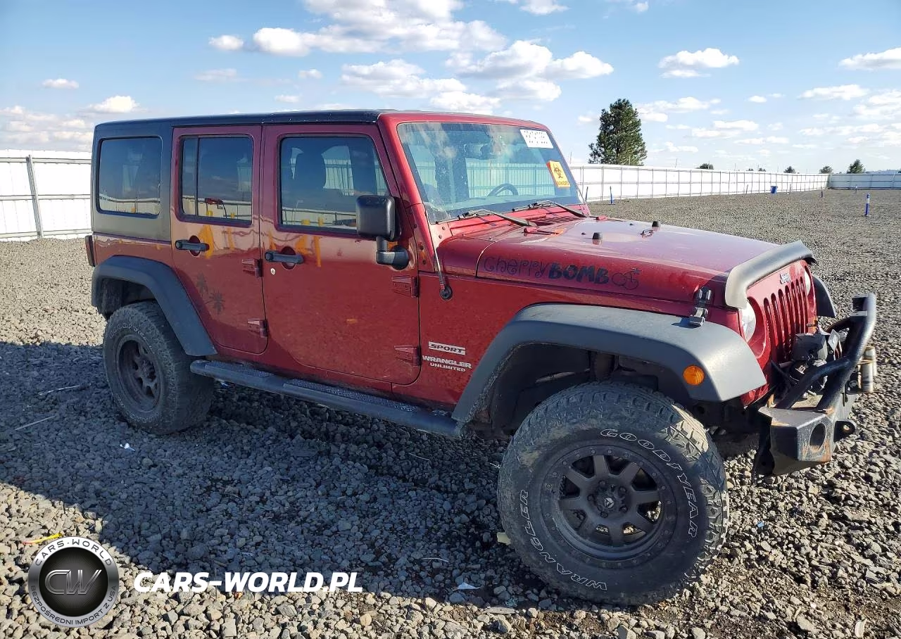 2013 Jeep Wrangler Unlimited Sport VIN:1C4BJWDG0DL522499 - 4