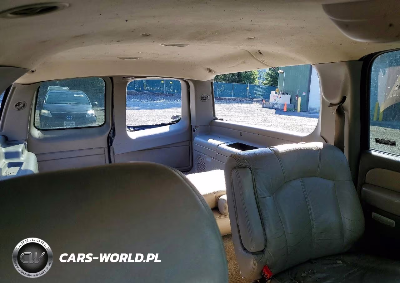 2001 Chevrolet Suburban K1500 VIN:3GNFK16T71G157394 - 10