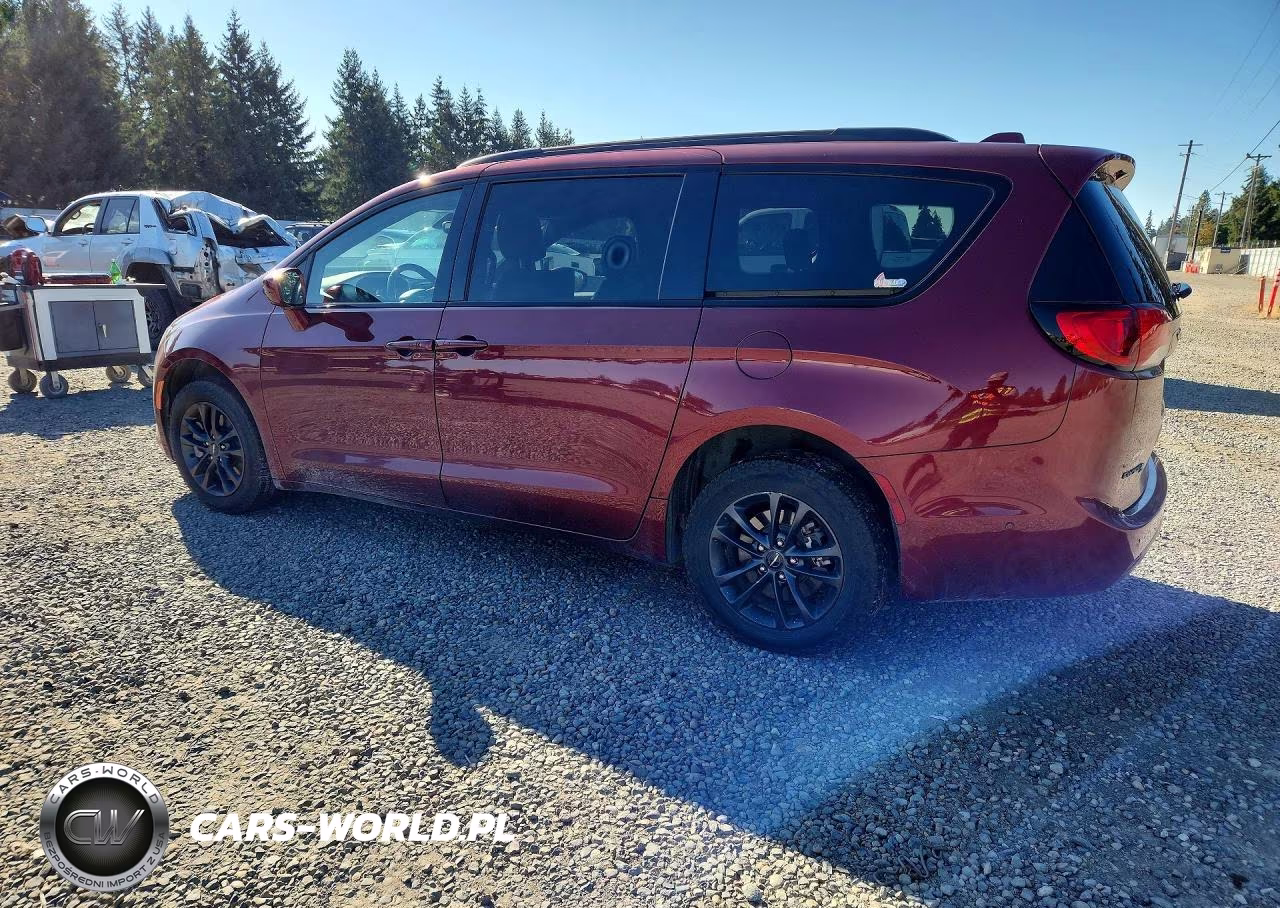2020 Chrysler Pacifica Touring L VIN:2C4RC3BG0LR270673 - 2