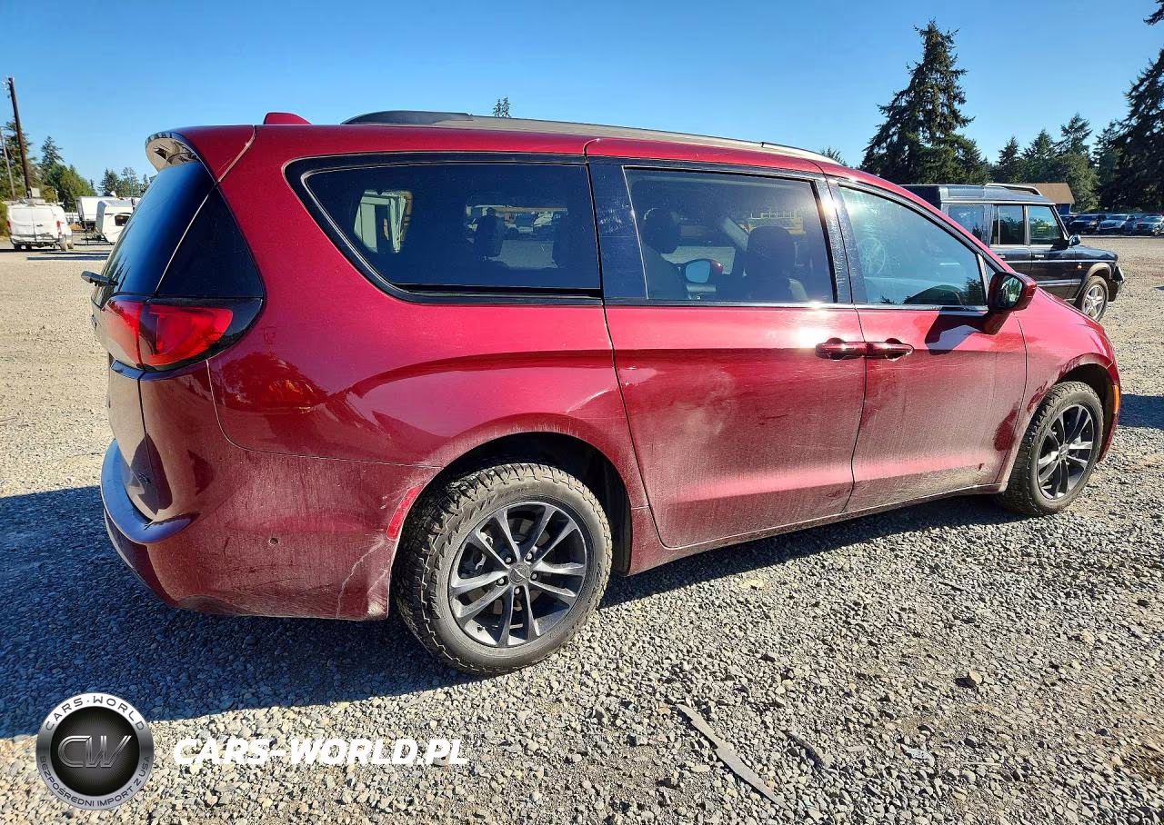 2020 Chrysler Pacifica Touring L VIN:2C4RC3BG0LR270673 - 3