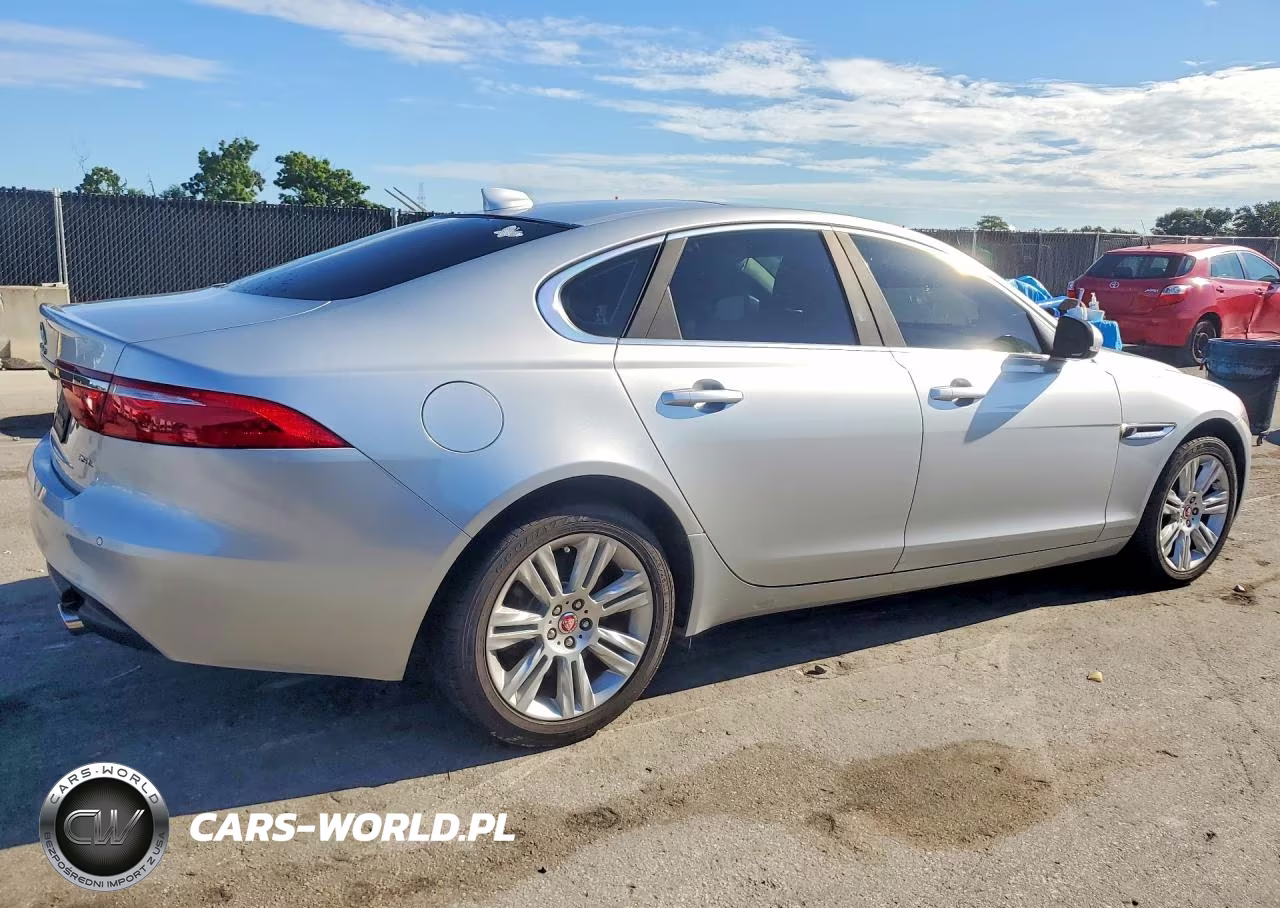 2017 Jaguar Xf Premium VIN:SAJBD4BVXHCY42479 - 3