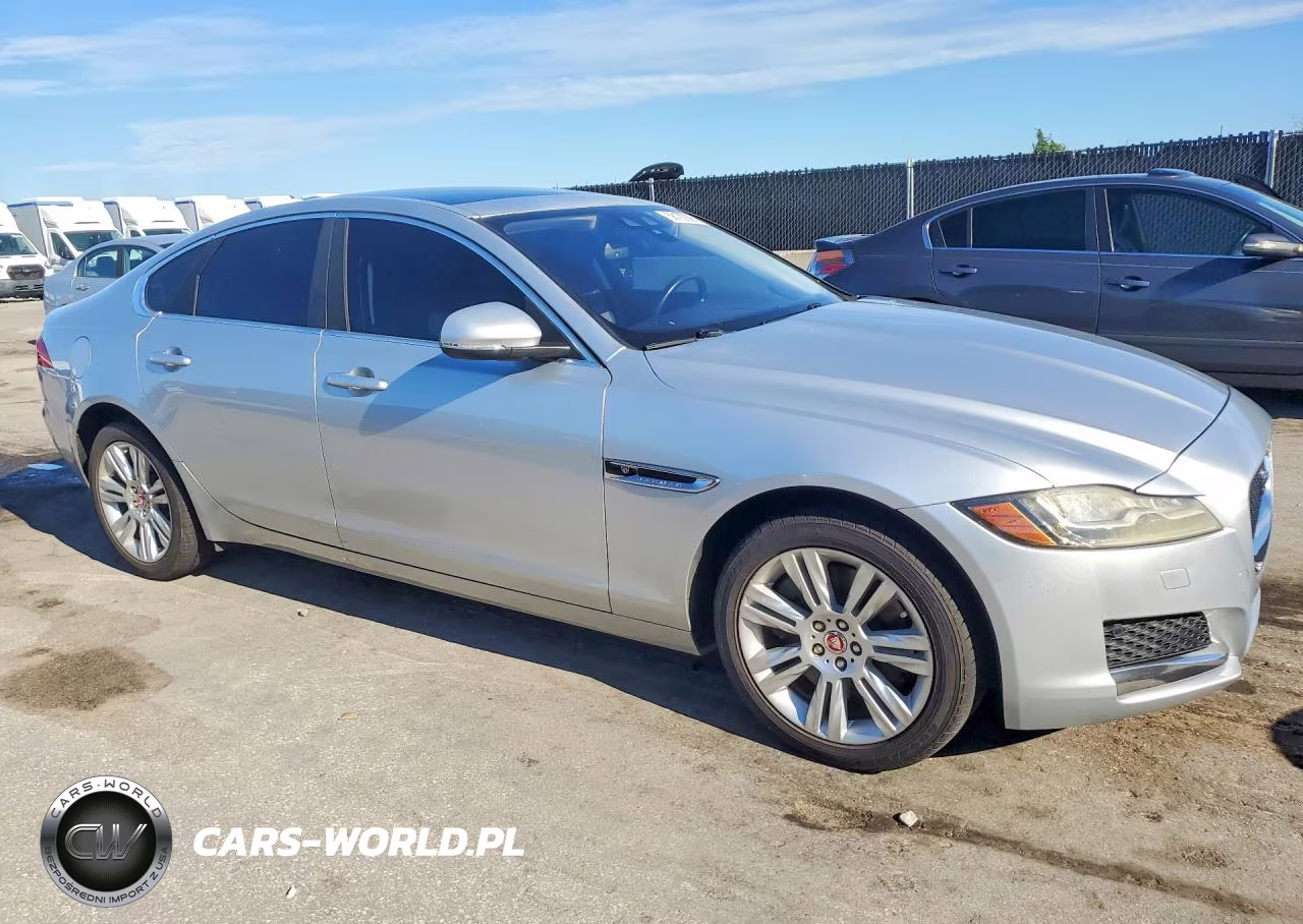 2017 Jaguar Xf Premium VIN:SAJBD4BVXHCY42479 - 4