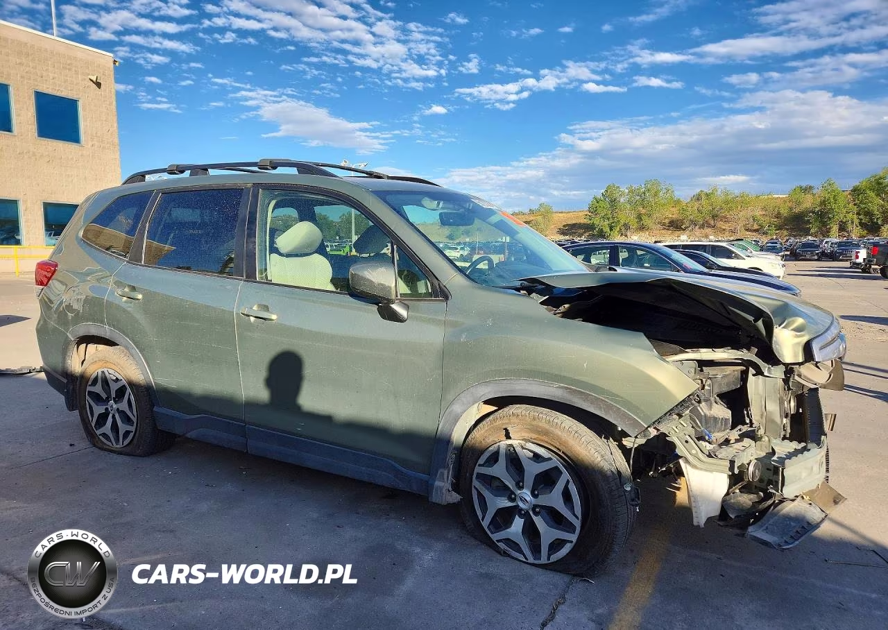 2019 Subaru Forester Premium VIN:JF2SKAGC0KH464582 - 4