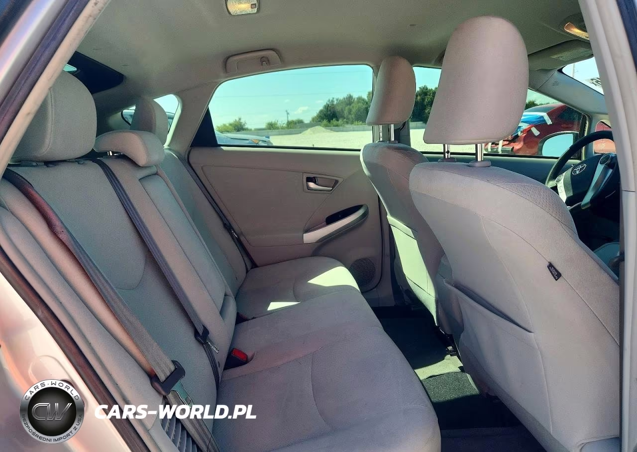 2015 Toyota Prius Two VIN:JTDKN3DU3F1988712 - 10