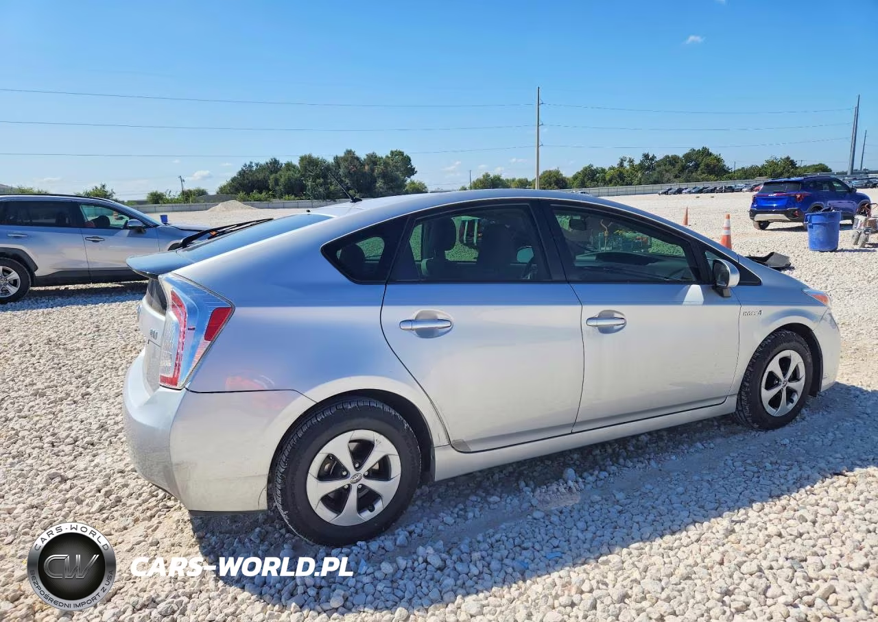 2015 Toyota Prius Two VIN:JTDKN3DU3F1988712 - 3