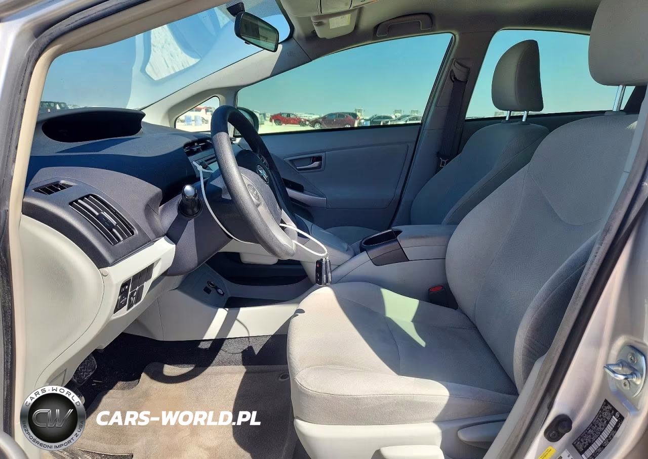 2015 Toyota Prius Two VIN:JTDKN3DU3F1988712 - 7