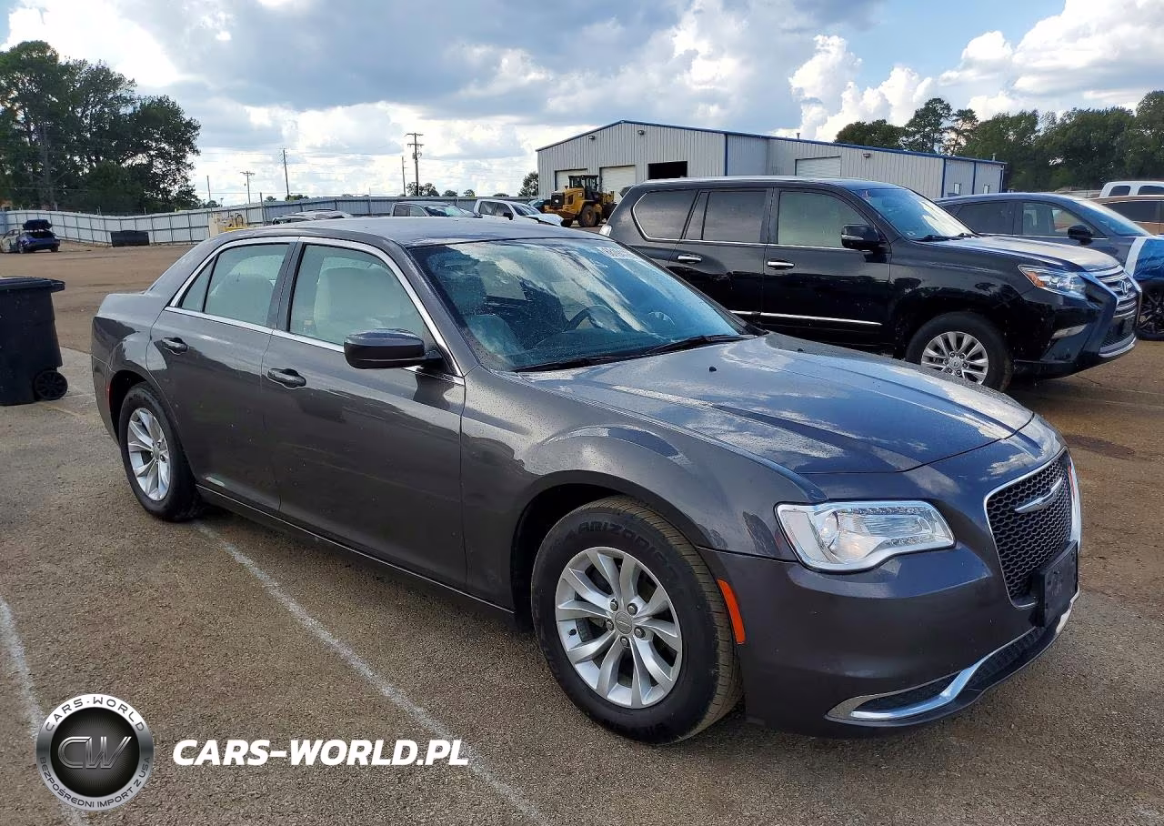 2015 Chrysler 300 Limited VIN:2C3CCAAG6FH781184 - 4