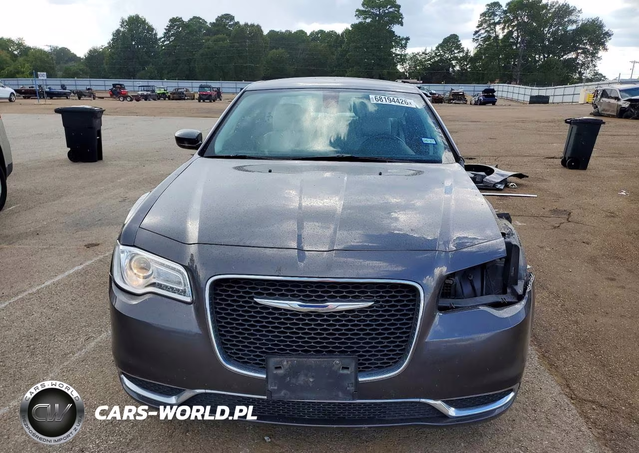 2015 Chrysler 300 Limited VIN:2C3CCAAG6FH781184 - 5