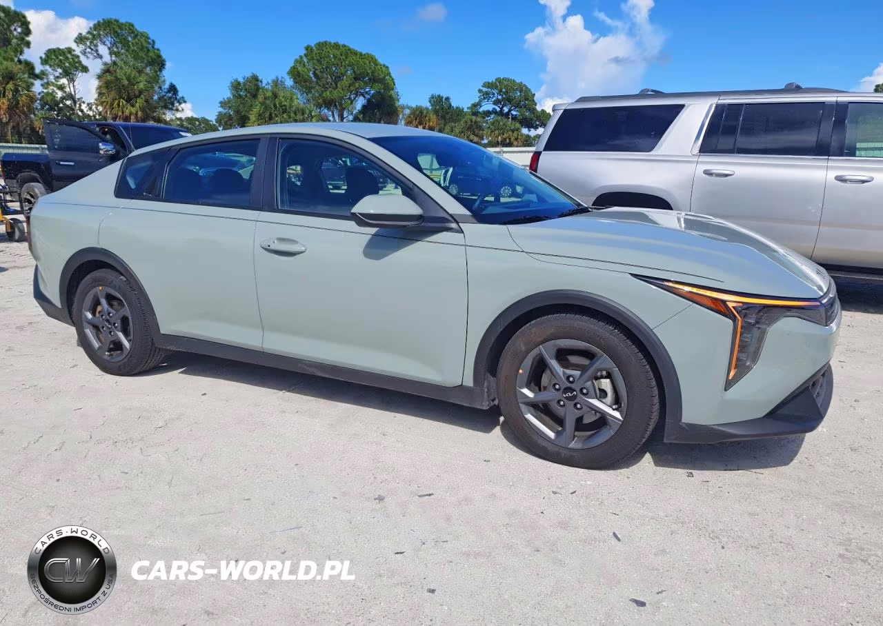 2025 Kia K4 Lxs VIN:3KPFT4DE9SE186176 - 4