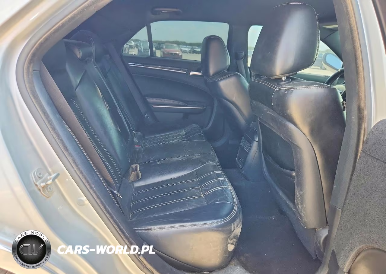 2020 Chrysler 300 S VIN:2C3CCAGG0LH150952 - 10