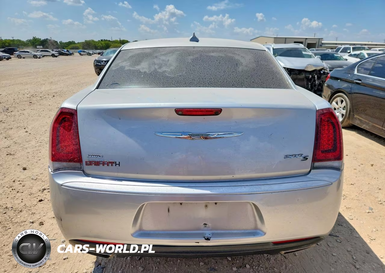2020 Chrysler 300 S VIN:2C3CCAGG0LH150952 - 6
