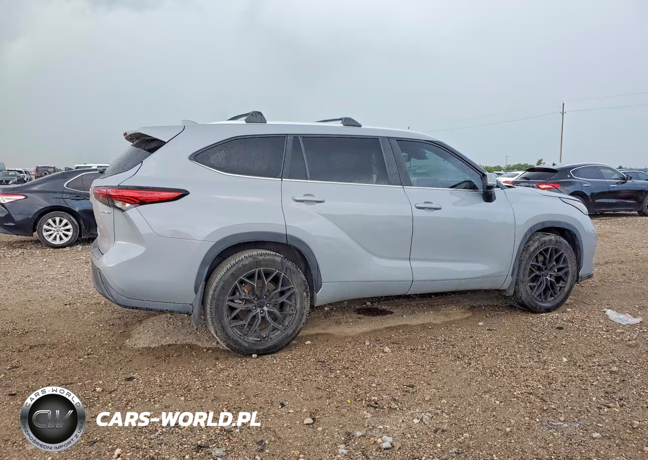 2023 Toyota Highlander Hybrid Bronze Edition VIN:5TDAARAH5PS520812 - 3