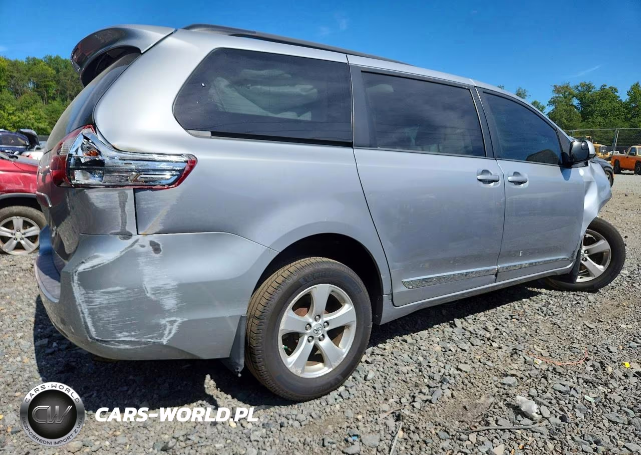 2017 Toyota Sienna Le VIN:5TDKZ3DC9HS853302 - 3