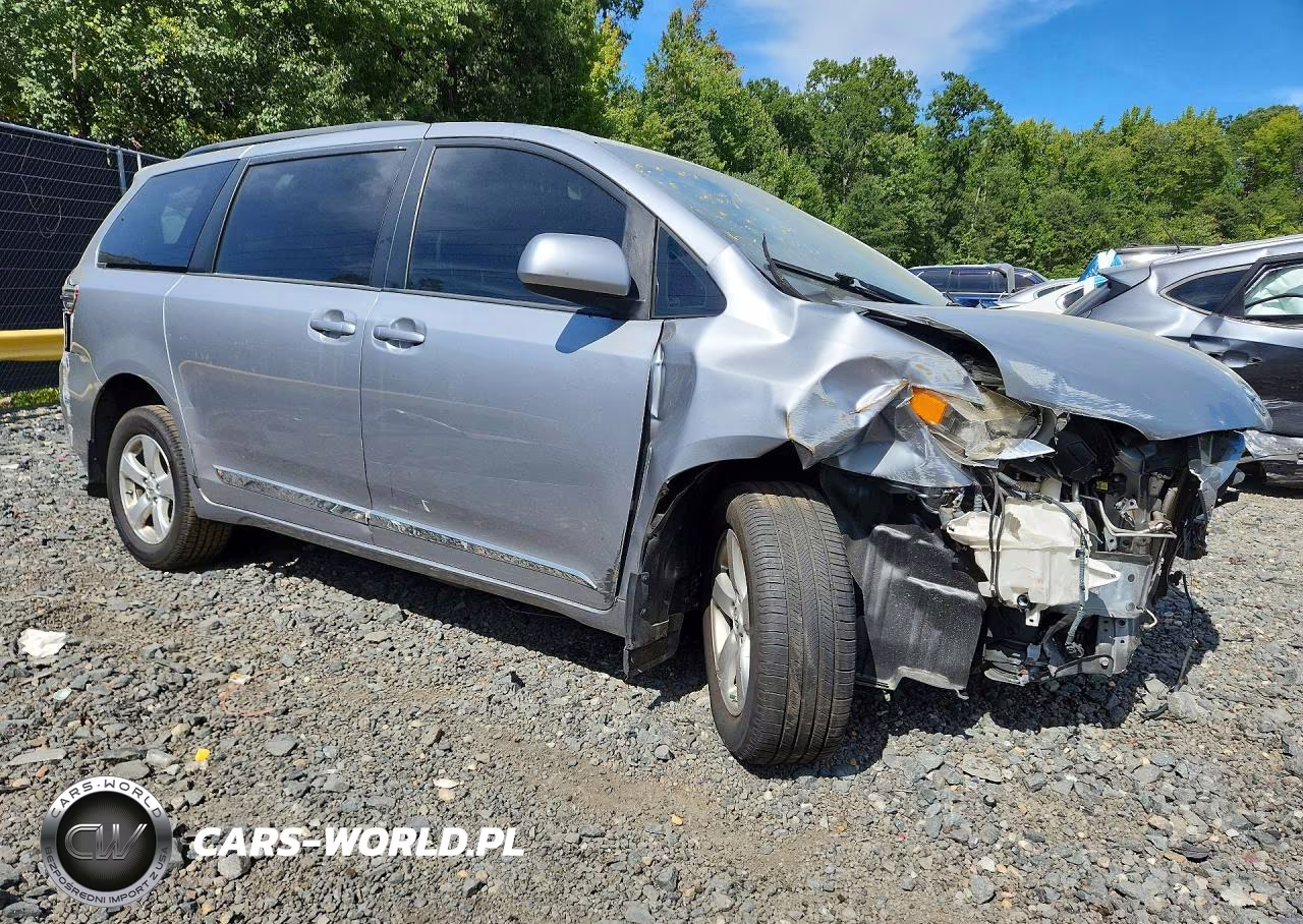 2017 Toyota Sienna Le VIN:5TDKZ3DC9HS853302 - 4